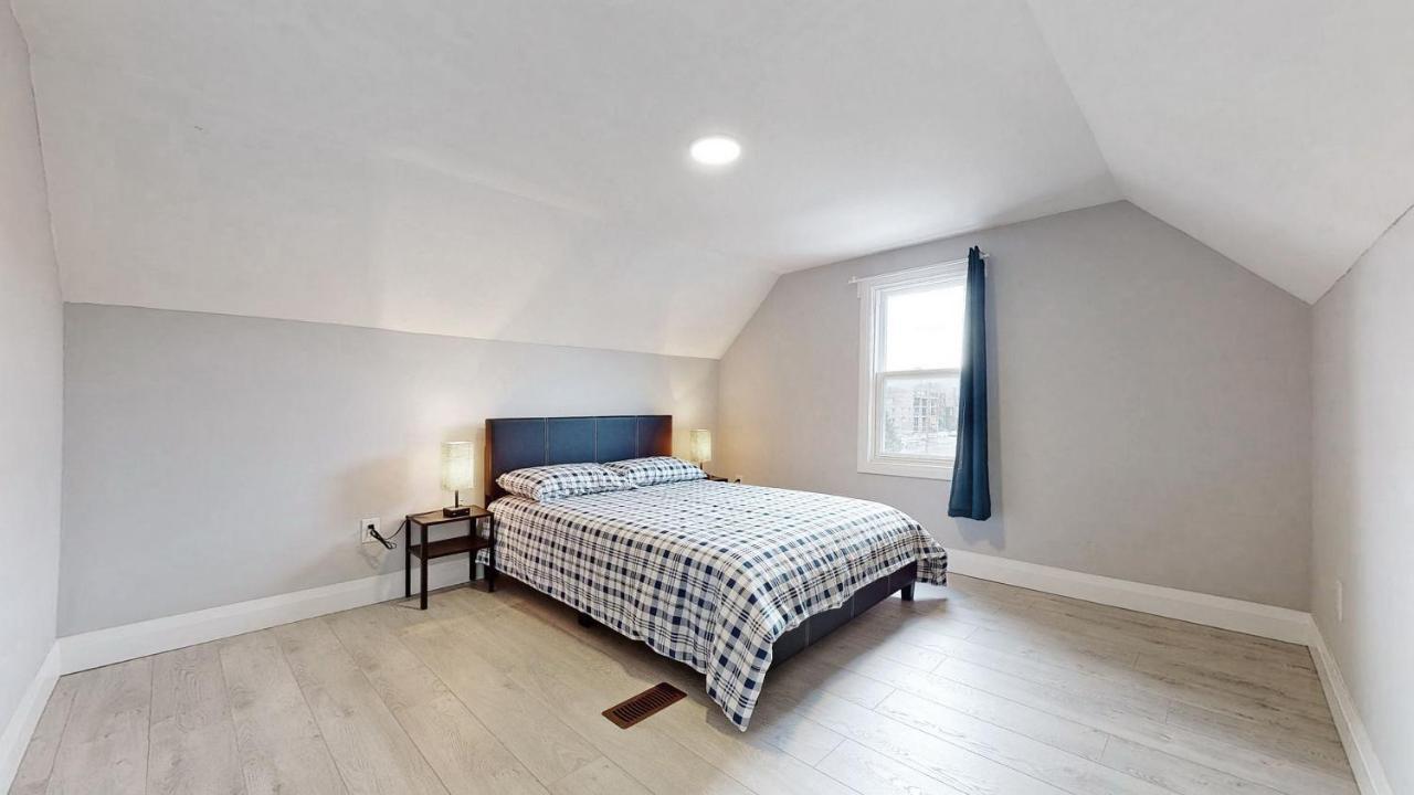 Three Bedroom In Hamilton Exterior photo