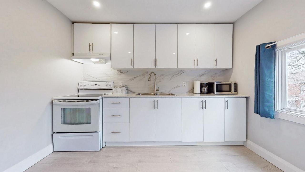Three Bedroom In Hamilton Exterior photo